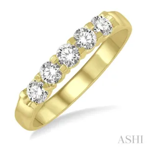 1/2 ctw 5 Stone Round Cut Diamond Wedding Band in 14K Yellow Gold