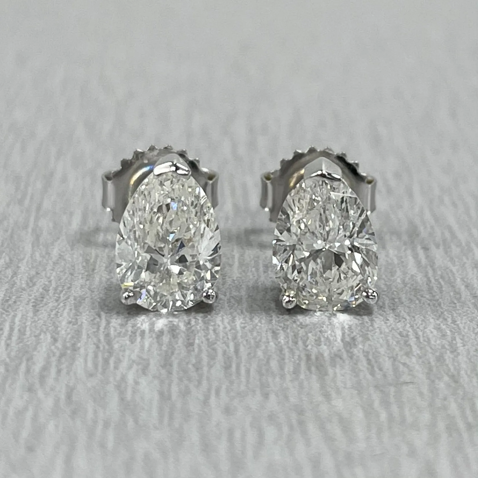 Beauvince GIA I VS2-SI1 Certified 2.00 Carat Pear Shape Diamond Studs