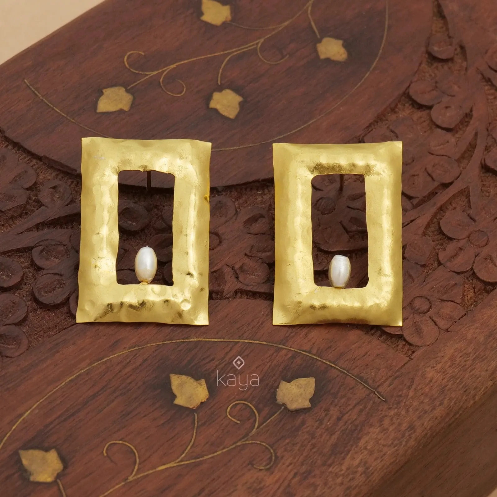 Contemporary Pearl Square Earrings  - KE100416