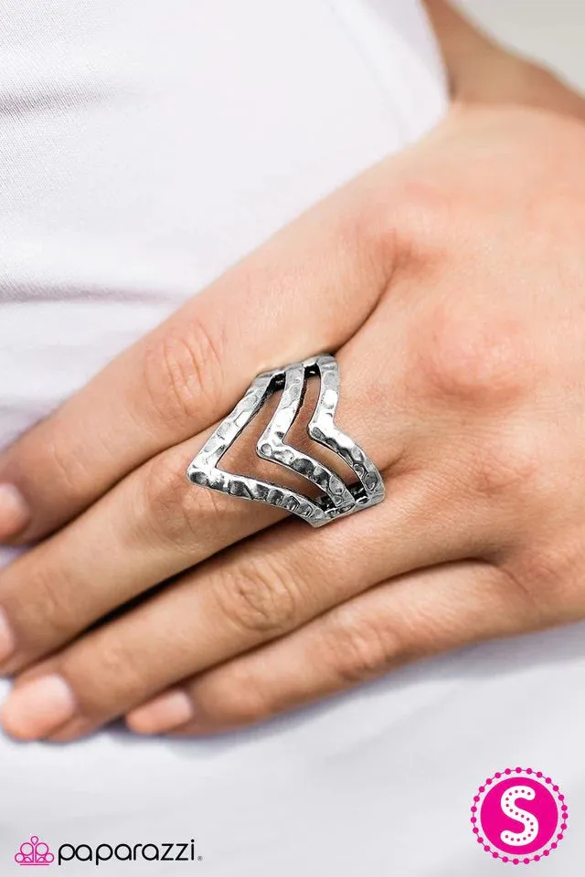 Paparazzi Ring ~ Three Point Lineup - Silver