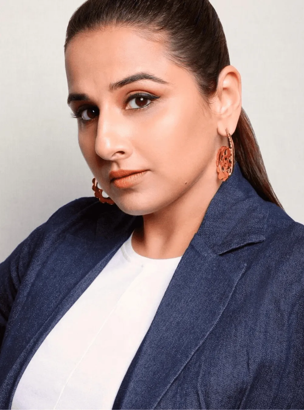 Vidya Balan in OH Poppi Scallop Hoop Earrings